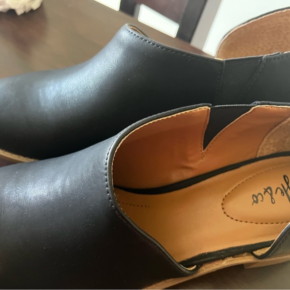 Trendy black shoes with 2 inch block heel - Picture 4 of 5